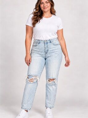 No Boundaries Distressed Light Wash Jeans – Juniors Size 15
